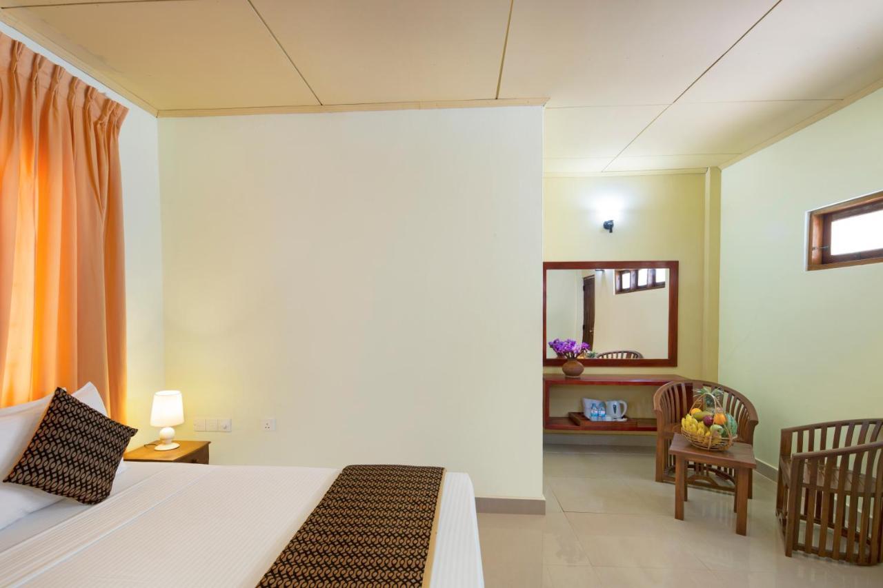 Palm Beach Inn & Sea Shells Cabanas Bentota Værelse billede
